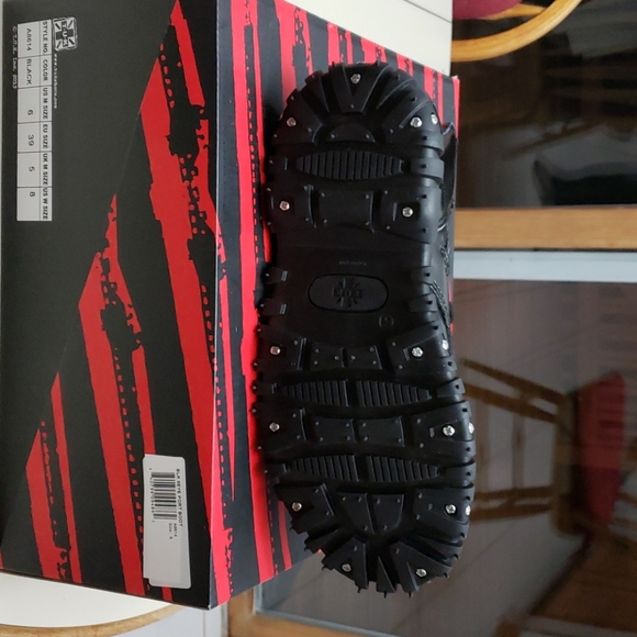 BRAND NEW! NEVER WORN! T.U.K Black 8 Eye Port Boots Size 8 Women - Picture 2 of 7